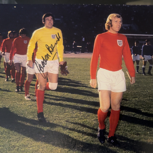 Gordon Banks hand signed photograph